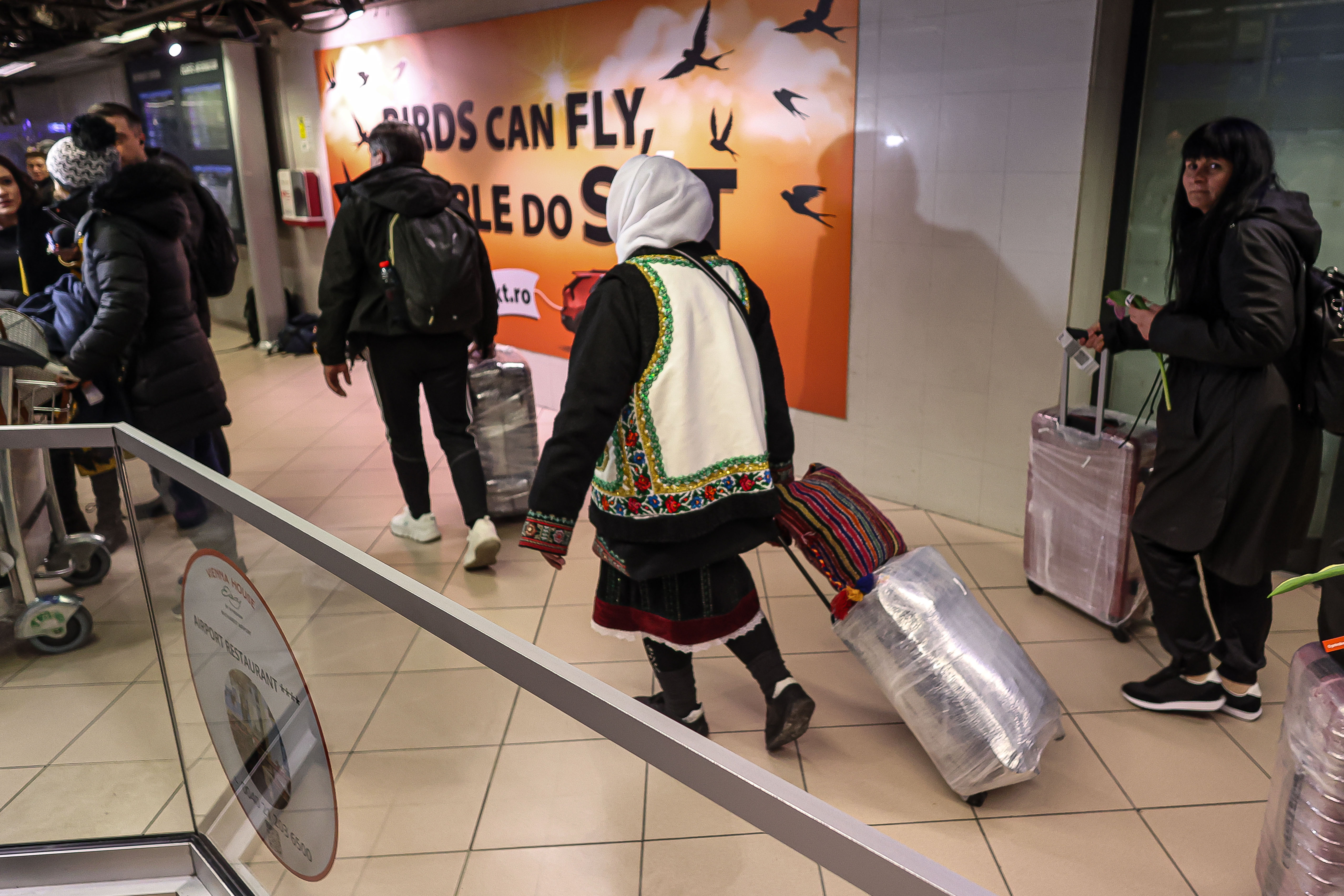 MAE: 250 de români au revenit în țară din Emiratele Arabe Unite. O a treia cursă a decolat din Dubai cu destinația București