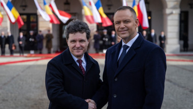 Karol Nawrocki și Nicusor Dan dau mana