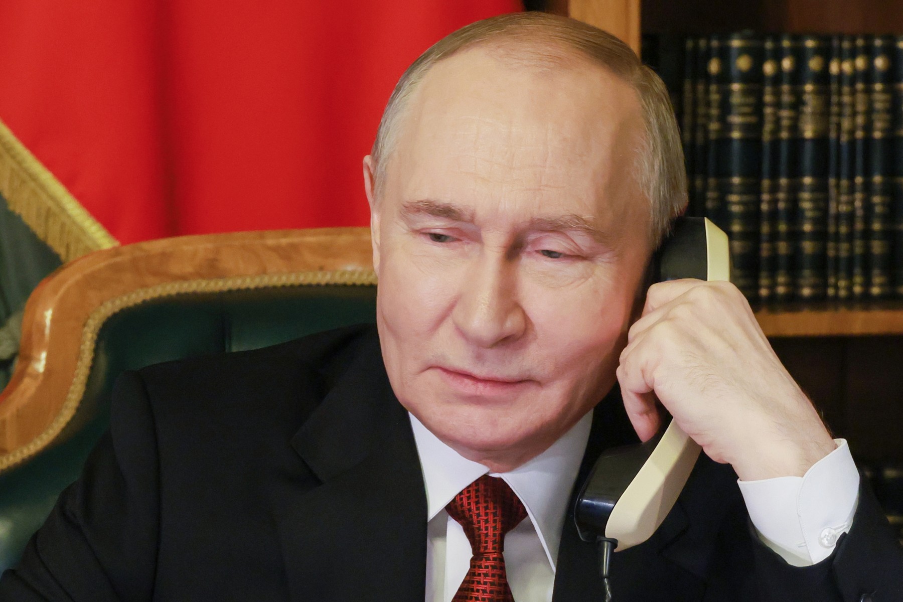 Mesajul lui Vladimir Putin după ce a vorbit la telefon cu preşedintele Iranului