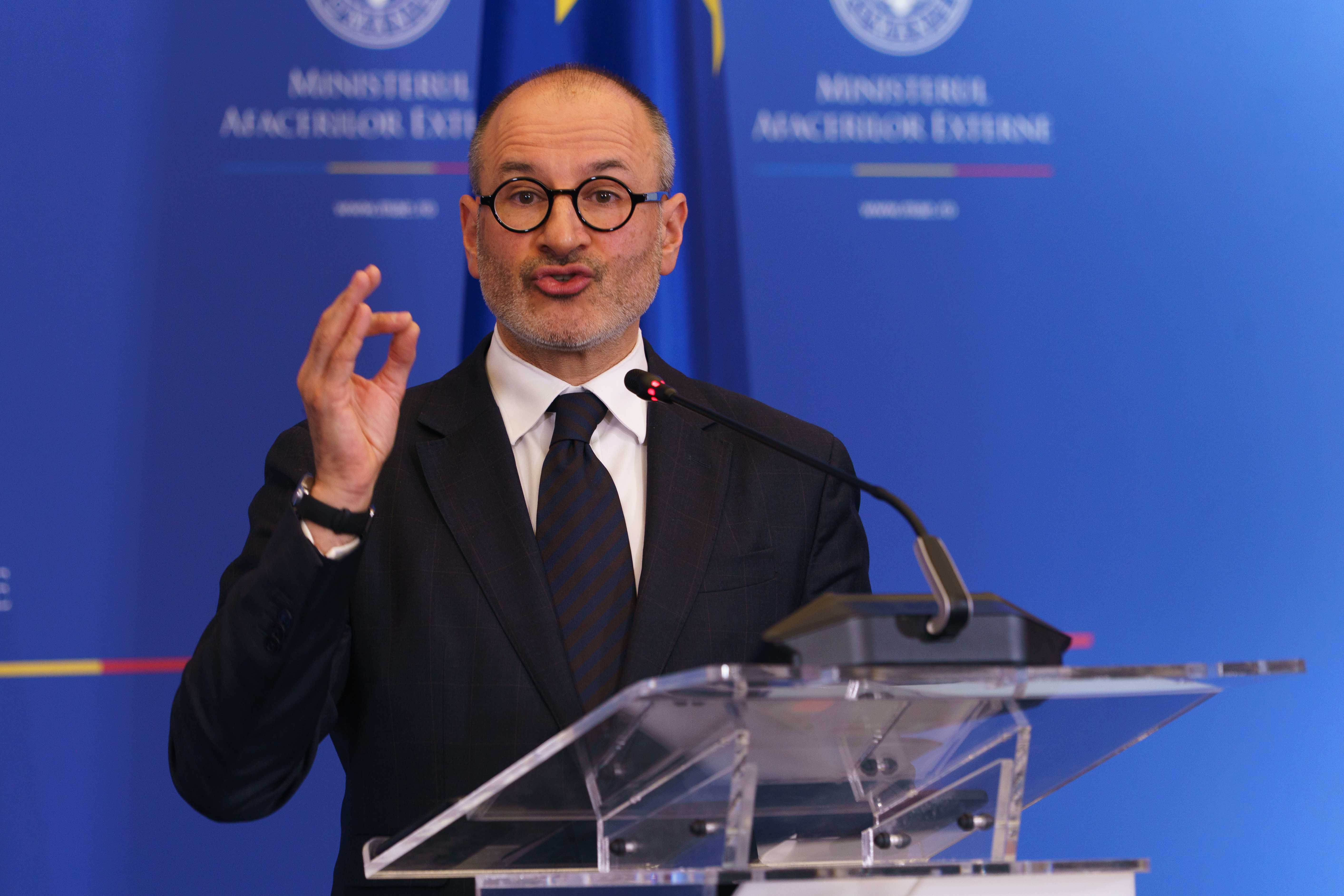 Andrei Ţărnea spune că numele fiicei lui Victor Ponta nu putea fi scos de pe lista pentru repatriere. „Se încadrează în Codul penal”