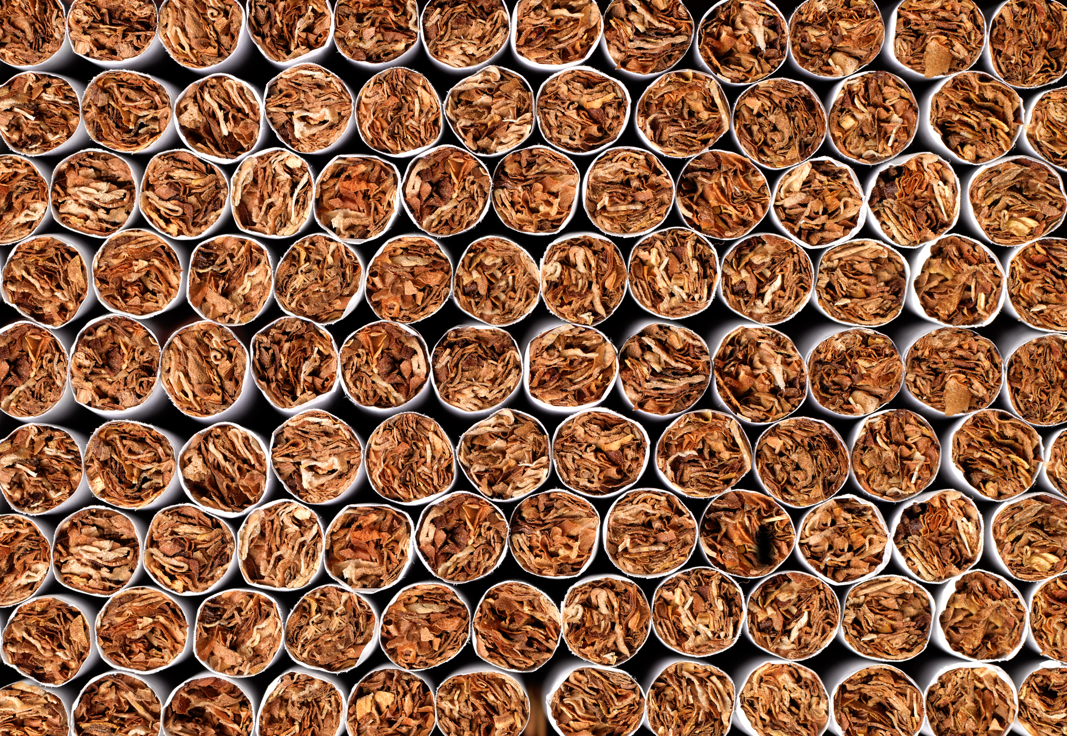 Inspectorii vamali au confiscat peste 255.000 de țigarete și aproape 230 de litri de alcool la frontiera de Est și Nord-Est