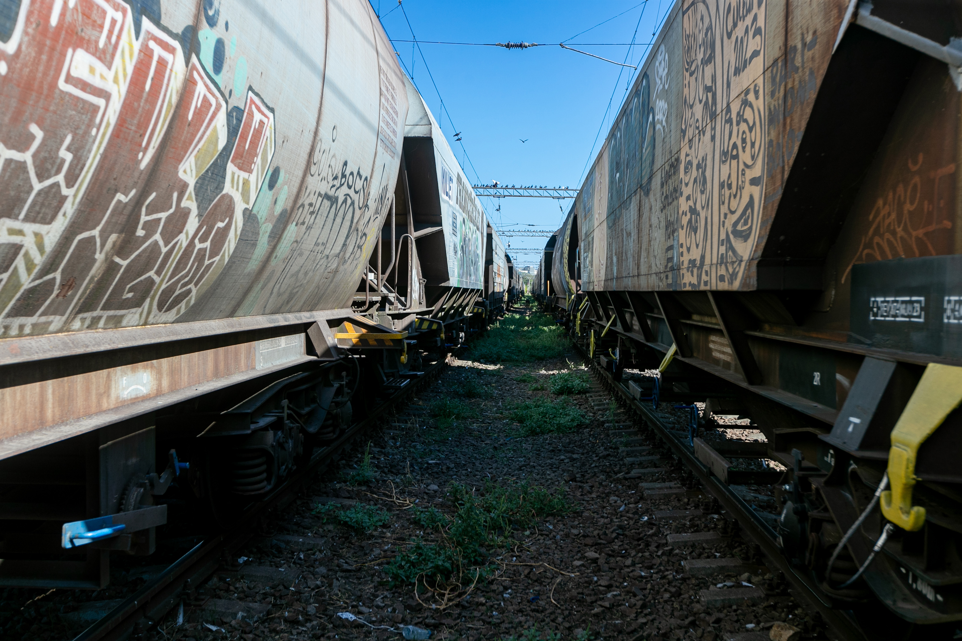 Incident grav în apropiere de București: Un copil s-a electrocutat după ce s-a urcat pe un vagon de marfă descompus