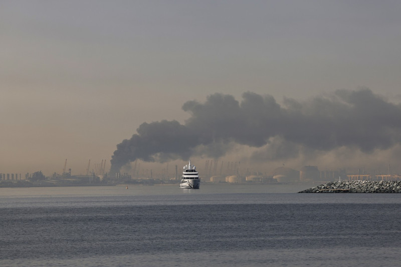 „Pe cer sunt rachete, drone, unele explodează deasupra hotelurilor”. Mărturia unui român blocat în Dubai după atacurile Iranului