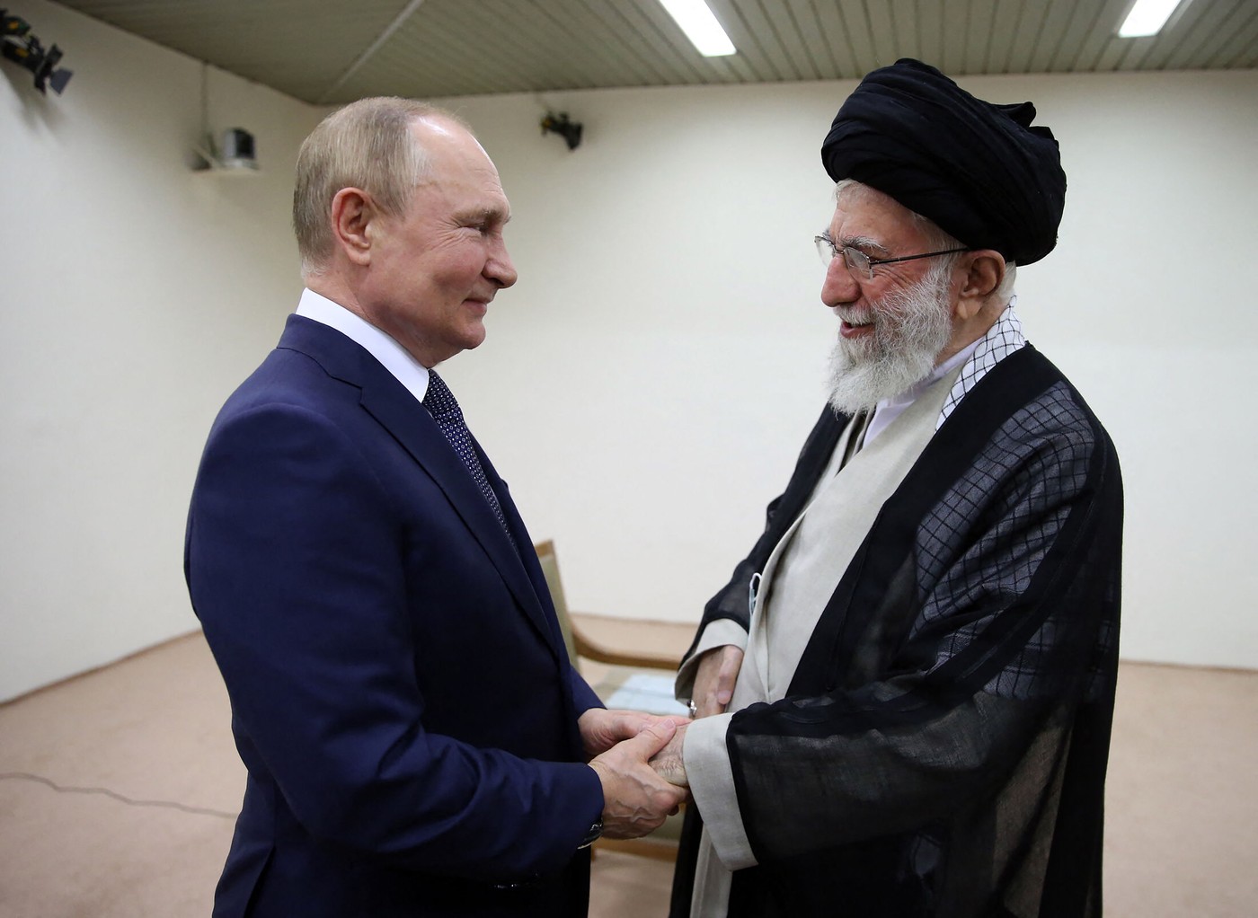 Reacția lui Vladimir Putin la moartea ayatollahului Ali Khamenei: „asasinare cinică”