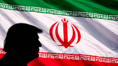 Silueta lui Donald Trump pe fundalul steagului iranian
