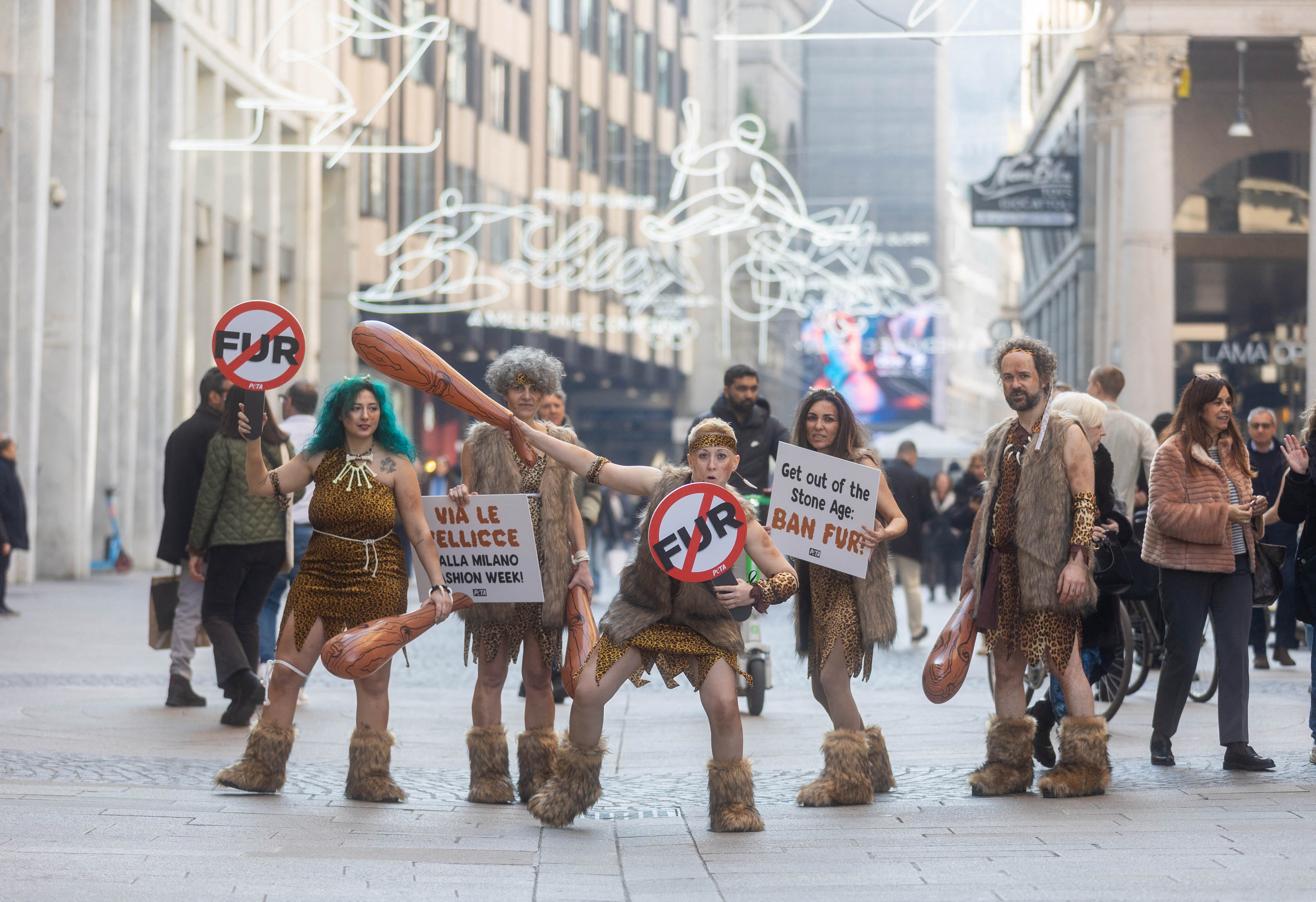 „Blănurile aparțin Epocii de Piatră!”. PETA și alte organizații cer o Săptămâna a Modei la Milano fără cruzime față de animale
