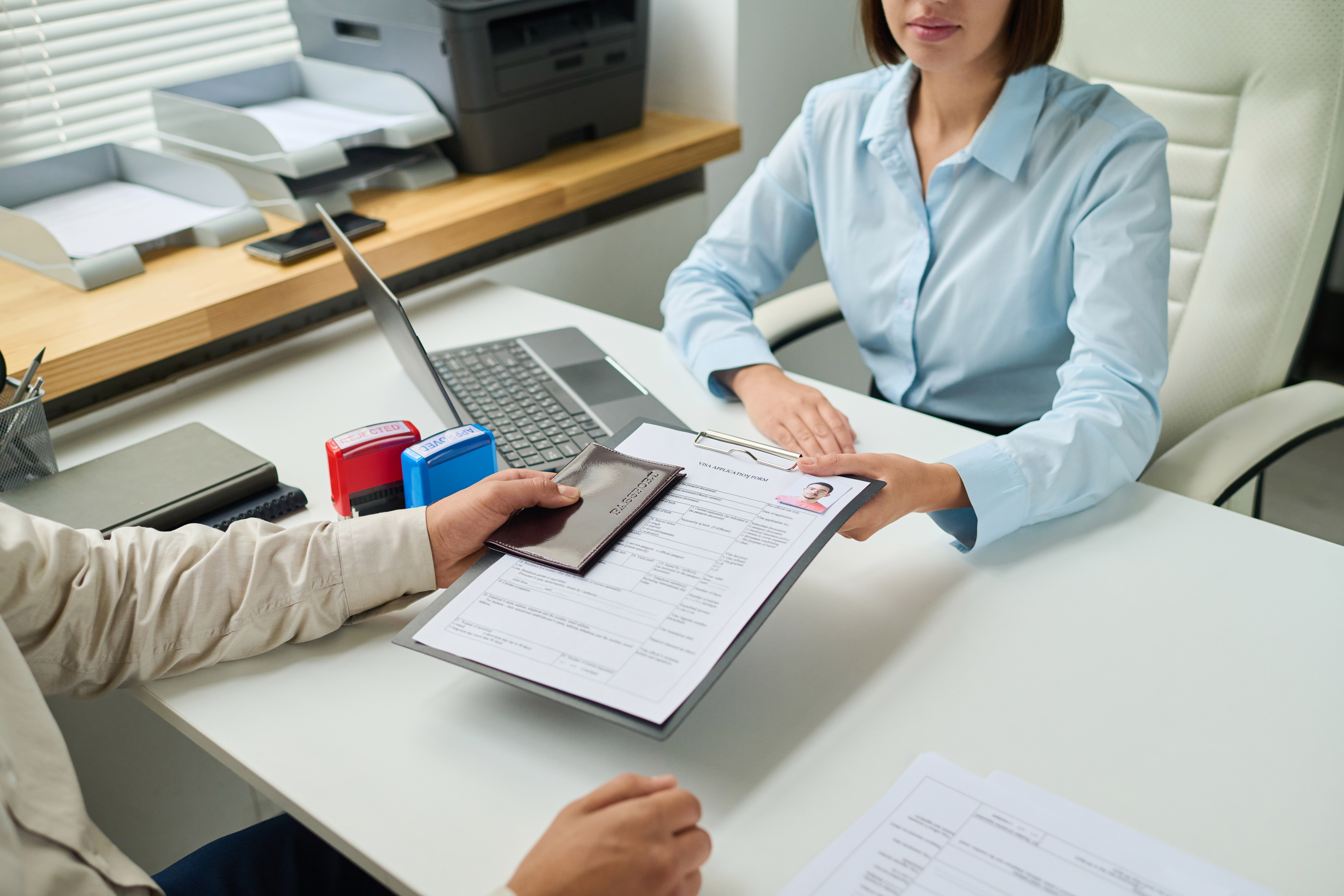 ETA pentru Anglia devine obligatorie din 2026. Cât costă autorizația digitală de călătorie și cum o obțin românii