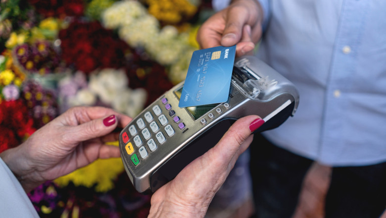 barbat cumpara flori