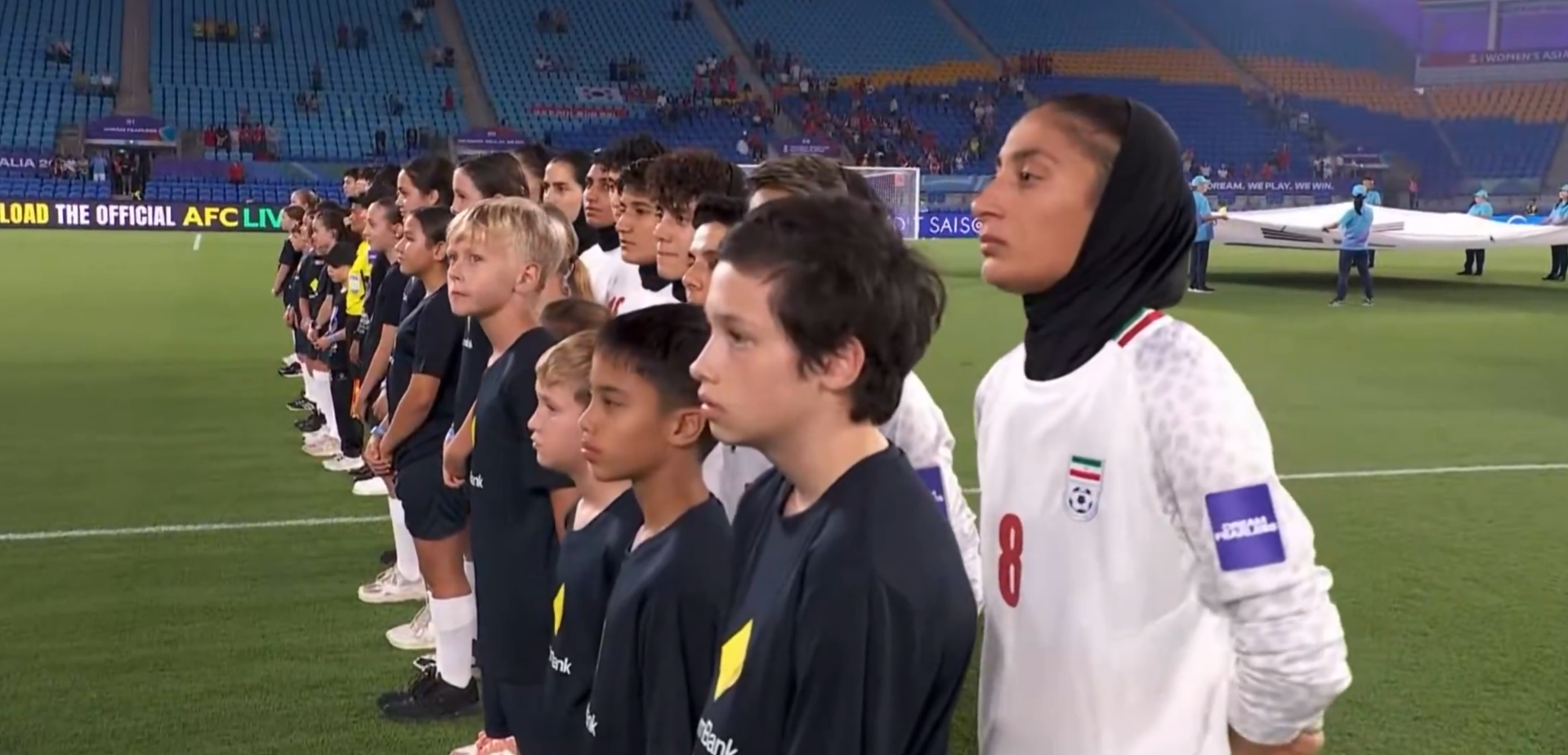 Naționala feminină de fotbal a Iranului a refuzat să cânte imnul țării înaintea meciului de deschidere din Cupa Asiei