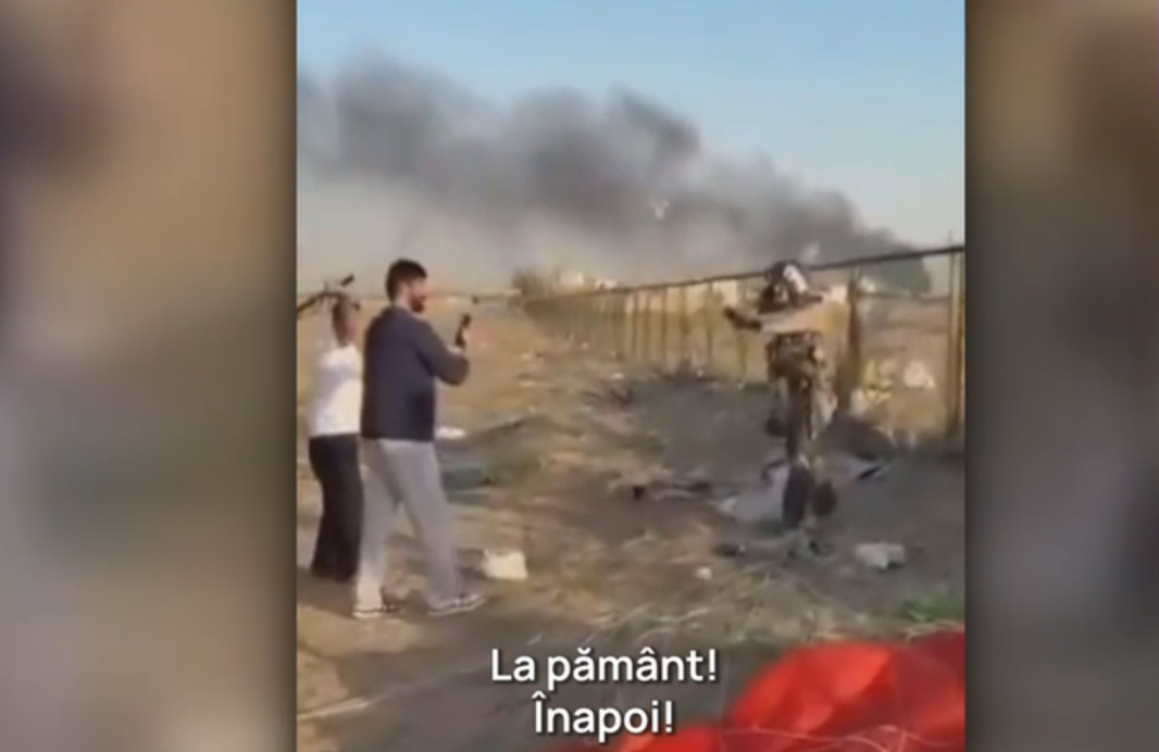 Noi imagini cu unul dintre piloții avioanelor F-15 prăbușite în Kuweit. „Înapoi! Sunt american!”