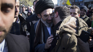 Mojtaba Khamenei in mijlocul oamenilor