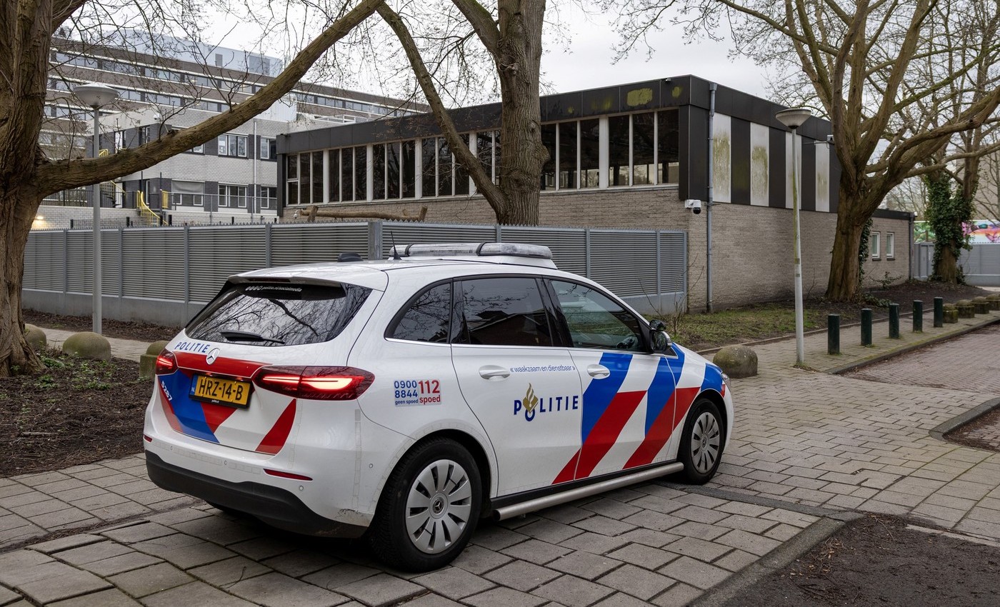 Explozie în faţa unei şcoli evreieşti din Amsterdam. Primarul acuză un „atac deliberat”