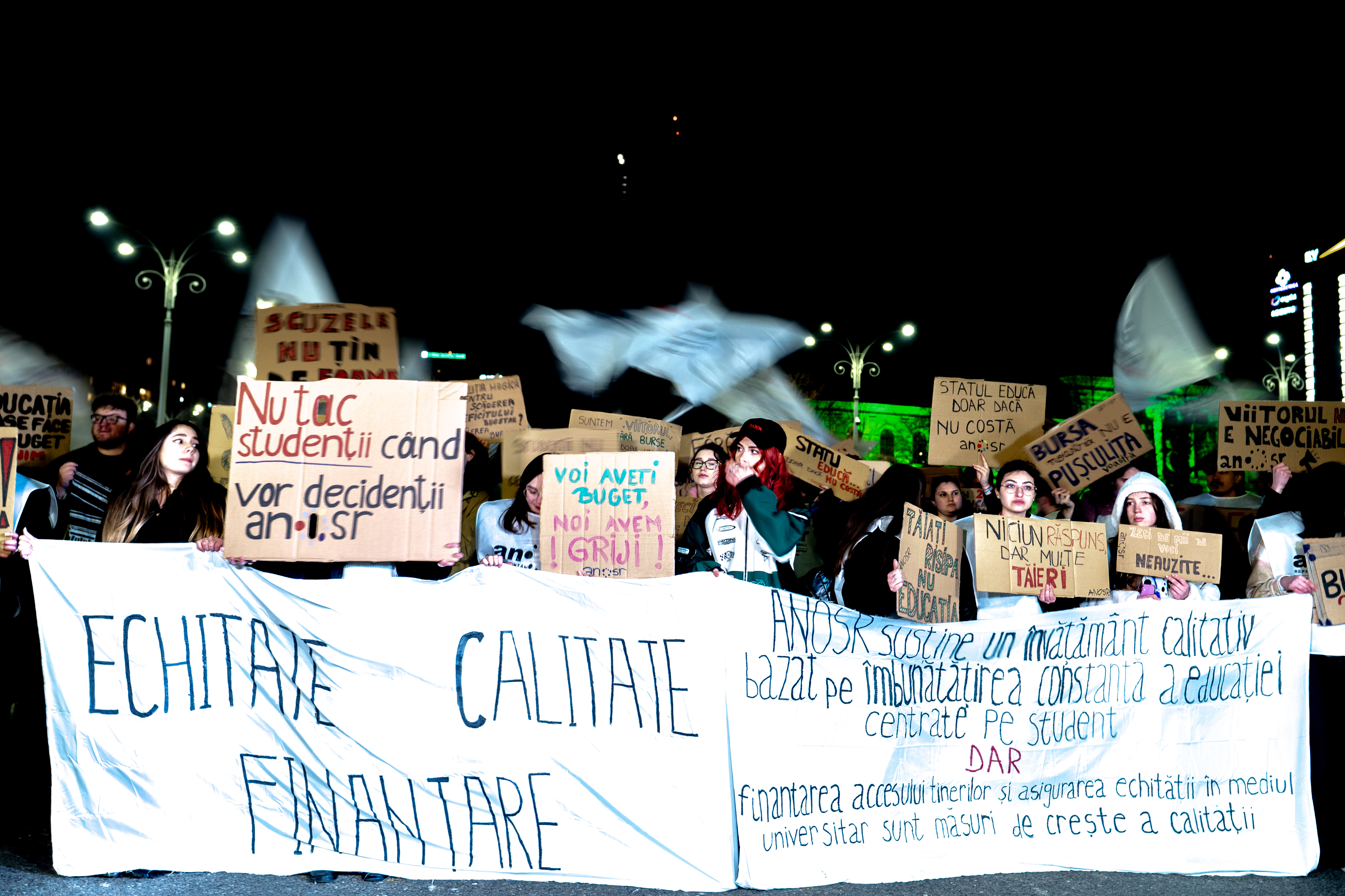 Ministrul Educaţiei, în mijlocul studenţilor protestatari: Îmi doresc un buget mai mare pentru studenţi și o schimbare de mentalitate