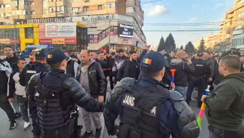 RAW PROTEST MINERI TG JIU FORTEAZA CORDON 160326_00109