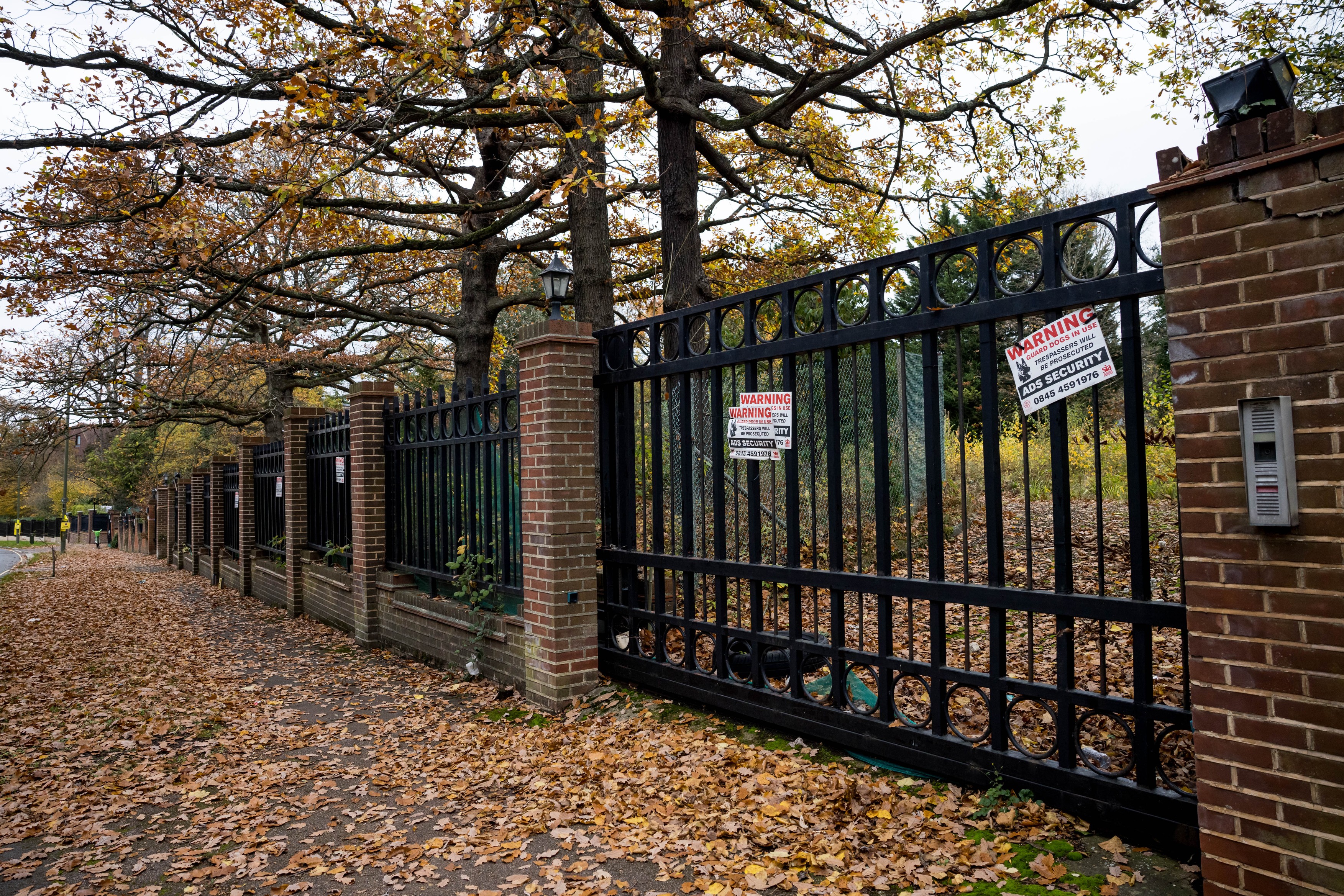 Ali Ansari, „omul cu bani” al lui Mojtaba Khamenei, a primit permisiunea să construiască zeci de apartamente de lux în nordul Londrei