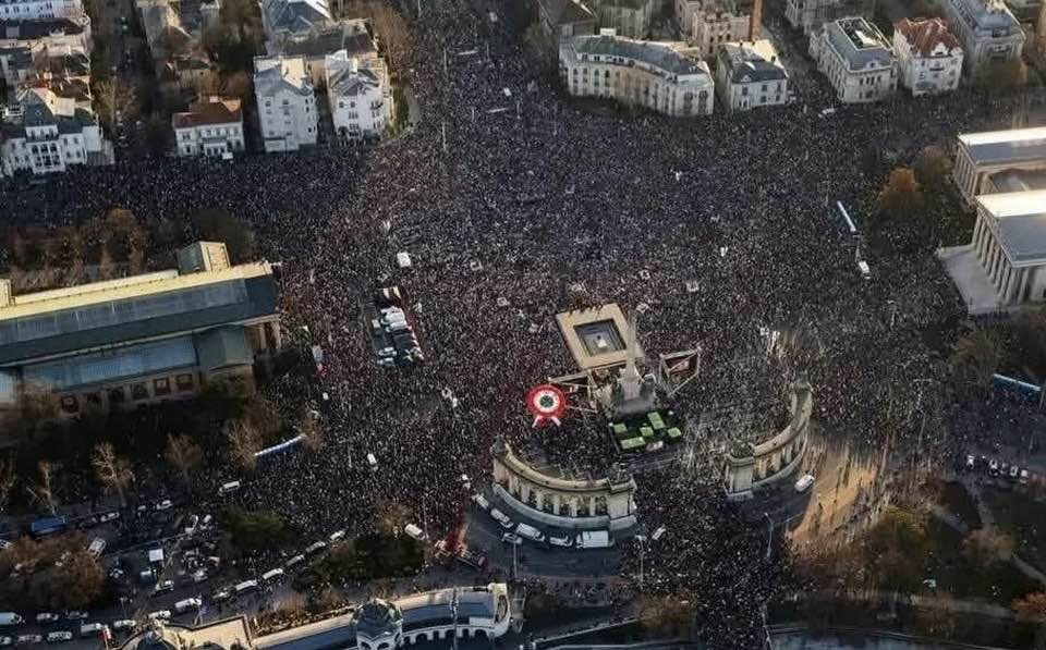 Miting uriaș al opoziției, la Budapesta. „Patria noastră face parte din comunitatea europeană, din NATO”, a spus oponentul lui Orban