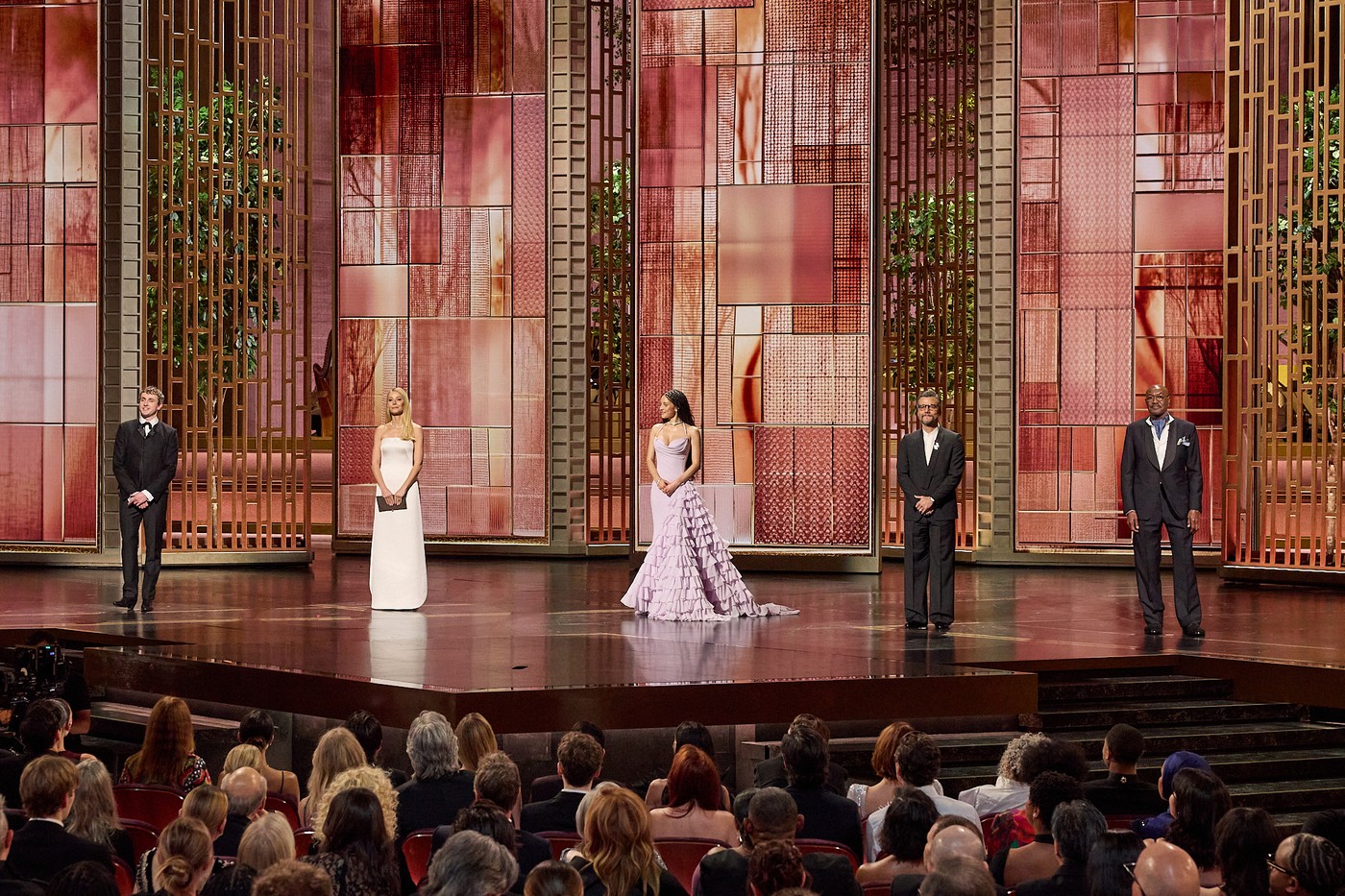 Cele mai spectaculoase ținute de la Premiile Oscar 2026. Vedetele care au strălucit pe covorul roșu al galei