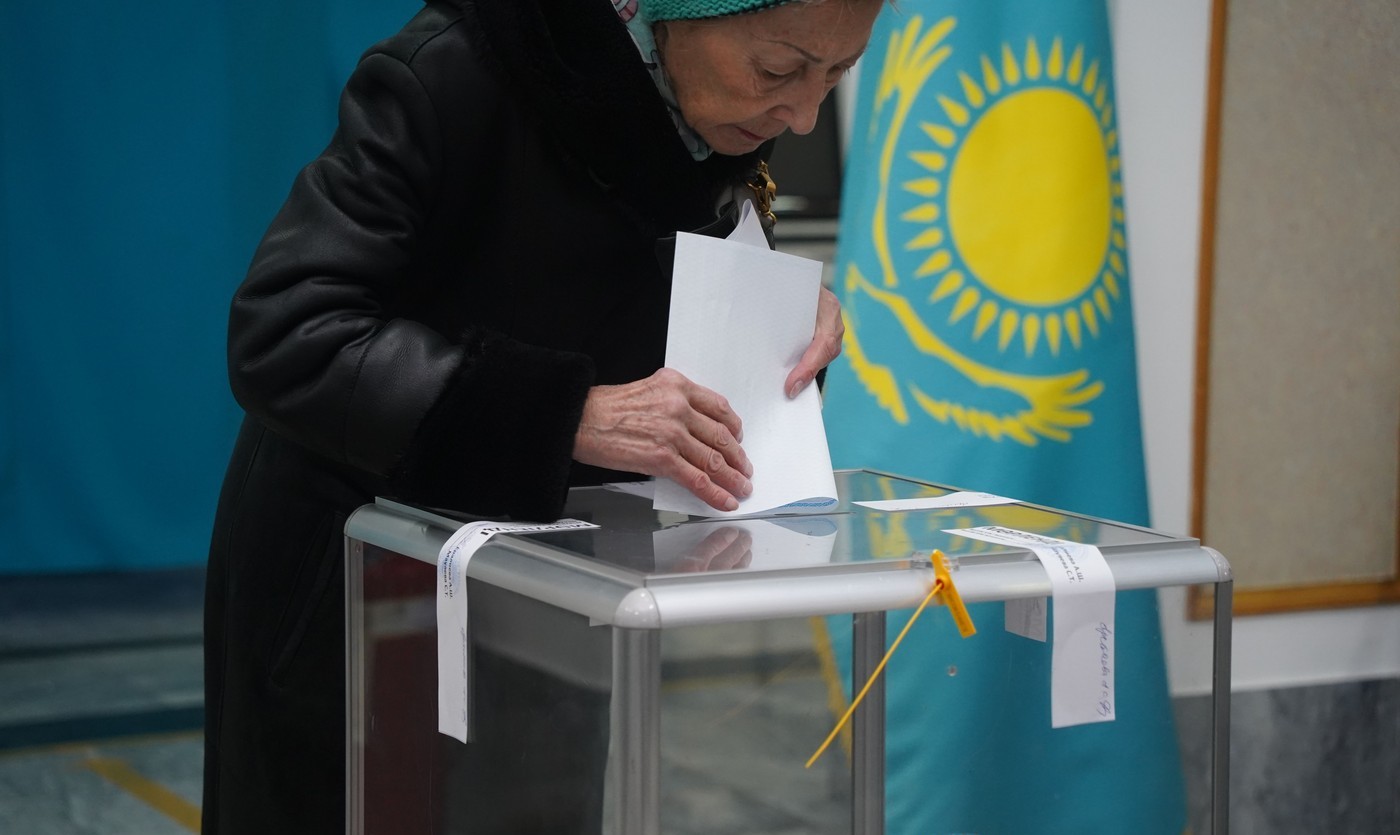 Cea mai mare țară din Asia Centrală își schimbă Constituția: Ce prevede noua definiție a căsătoriei