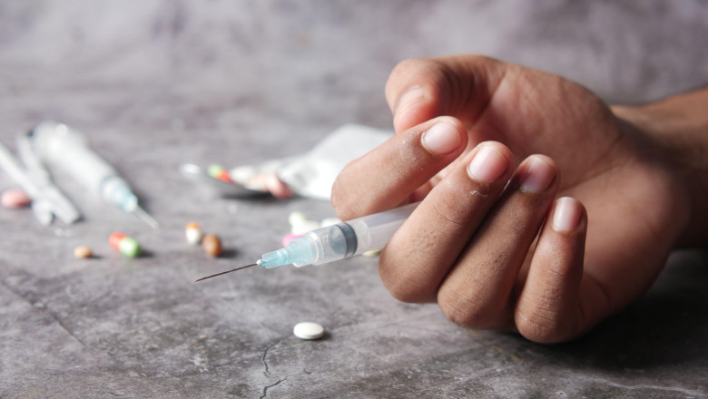 Spitalele publice nu au centre de recuperare pentru dependenți după dezintoxicare. Ministru: Trebuie să luăm măsuri rapid