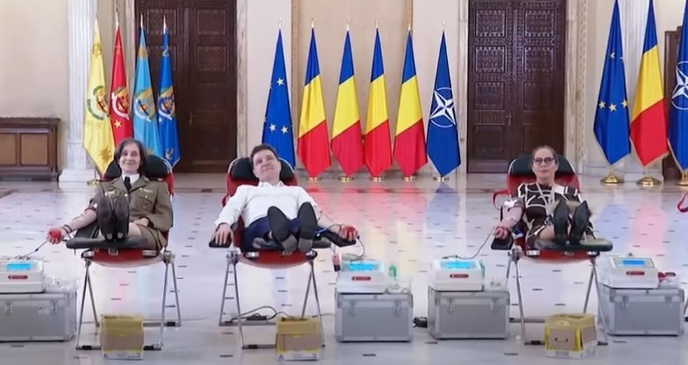 Nicușor Dan a donat sânge chiar în Palatul Cotroceni. Îndemnul către români
