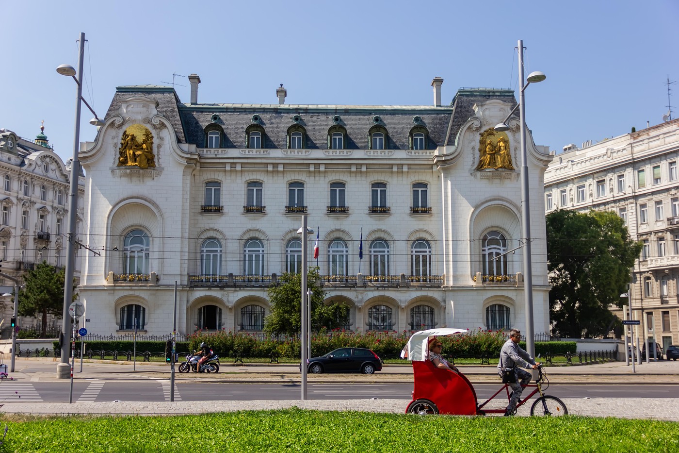 Kremlinul ascultă de pe acoperișurile Vienei. Au revenit platformele rusești de interceptare a semnalelor din timpul Războiului Rece