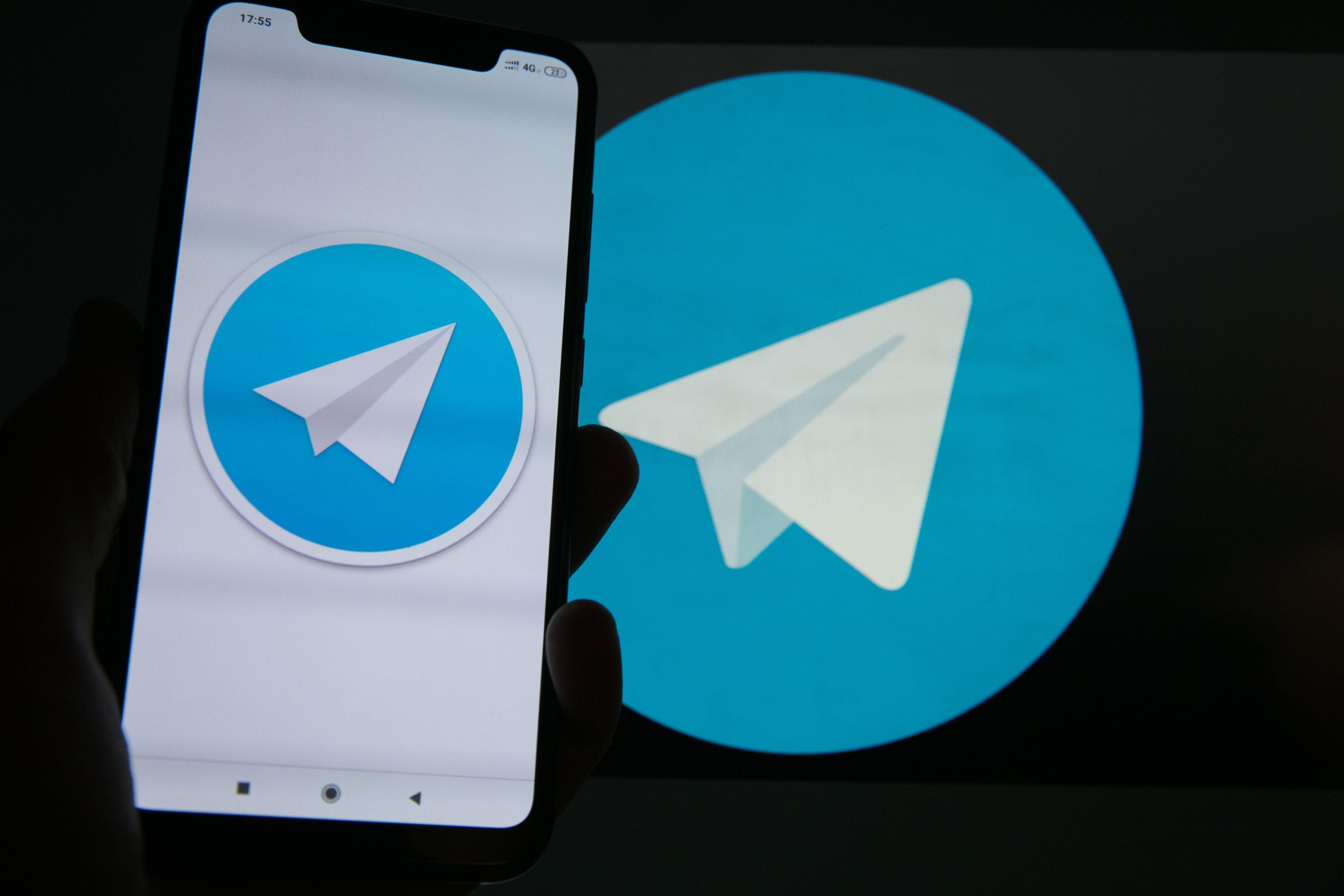 Rusia și Iranul recrutează adolescenți pe Telegram și Discord, pentru a crea haos (Financial Times)