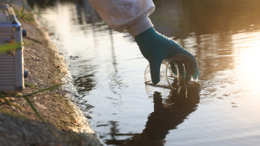 om stiinta apa uzata test apa