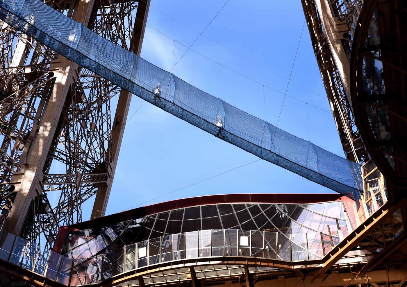 Turnul Eiffel deschide o nouă atracţie pentru vizitatori: un pod suspendat la 60 de metri