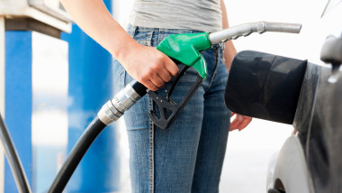 benzinarie combustibil