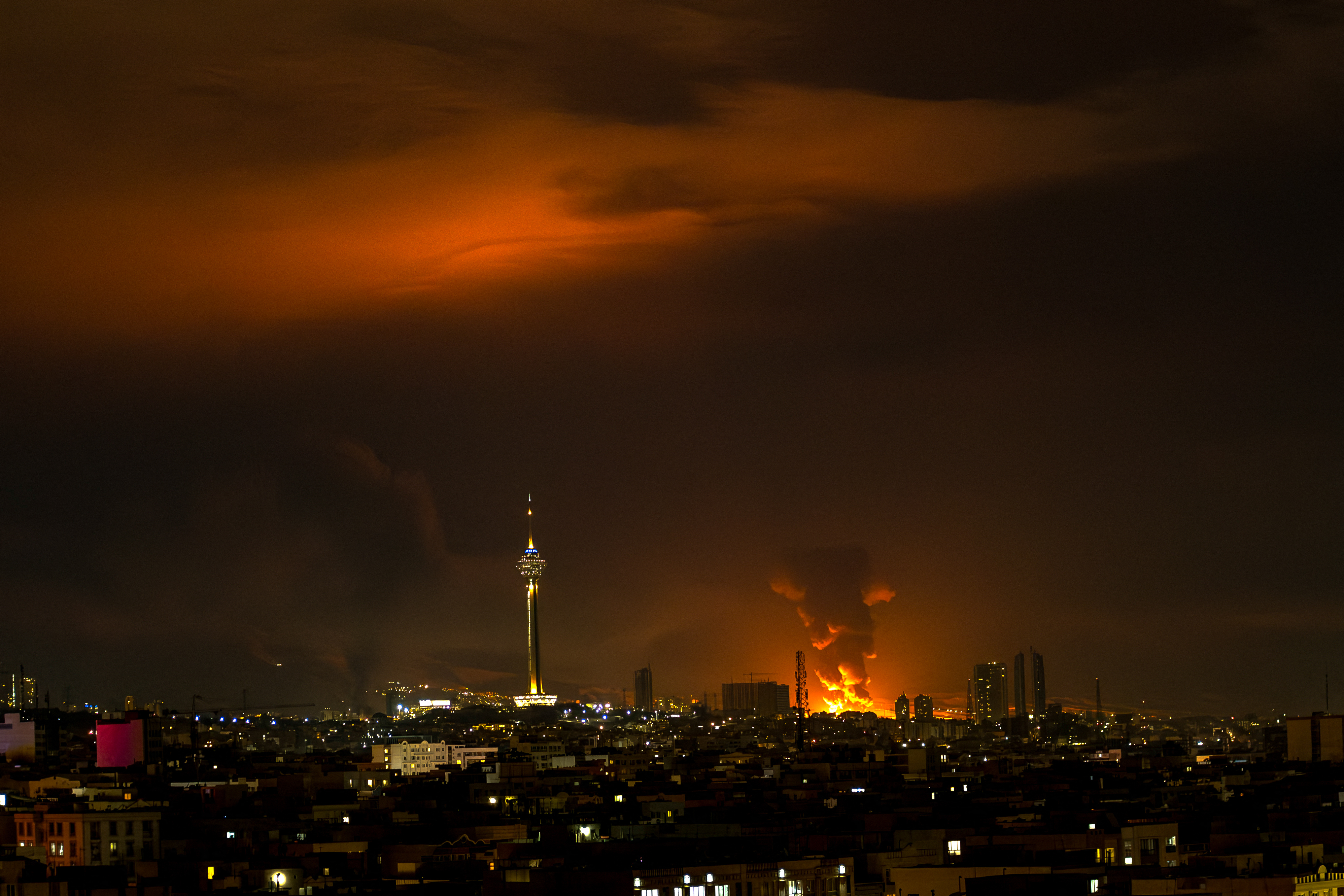 Ultimatumul lui Trump pentru Iran: centralele electrice vor fi distruse, dacă Strâmtoarea Ormuz nu e redeschisă. Replica Teheranului