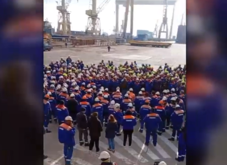 Protest la Şantierul Naval Mangalia, angajații nu și-au primit salariile de trei luni. „Nu mai putem munci pe burta goală”