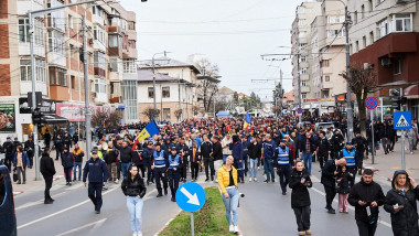 Mineri protestând în Târgu Jiu