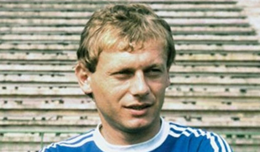 Crucea de pe mormântul lui Ilie Balaci a fost vandalizată. Poliţiştii fac cercetări pentru profanare de morminte