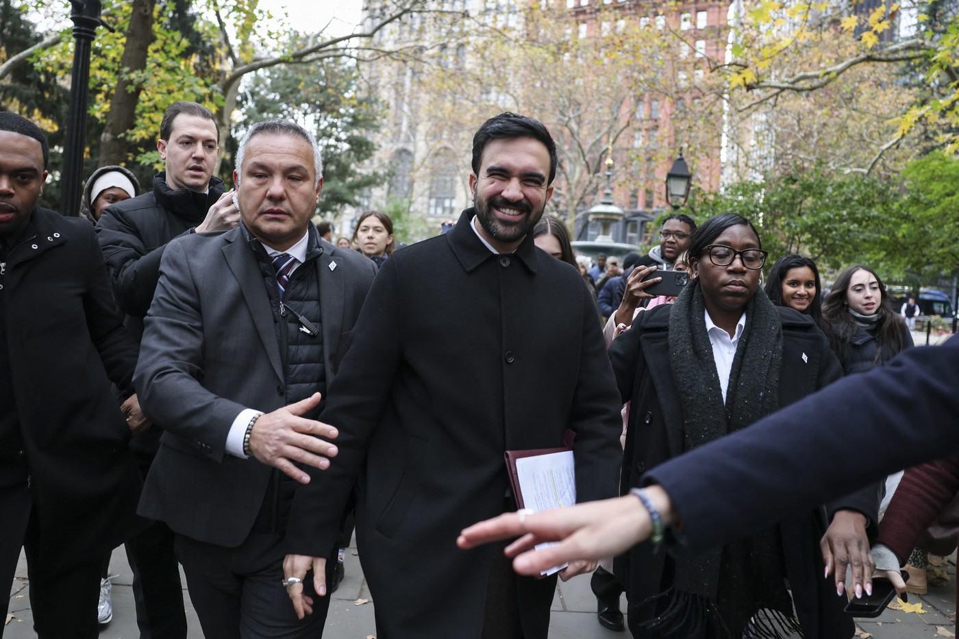 Explozie în fața locuinței primarului din New York. Poliția investighează un „posibil atac terorist inspirat de Statul Islamic”