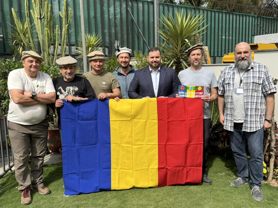 Un grup de români care a mers să găsească „leopardul zăpezilor” în Pakistan a fost evacuat de MAE de urgență din cauza războiului