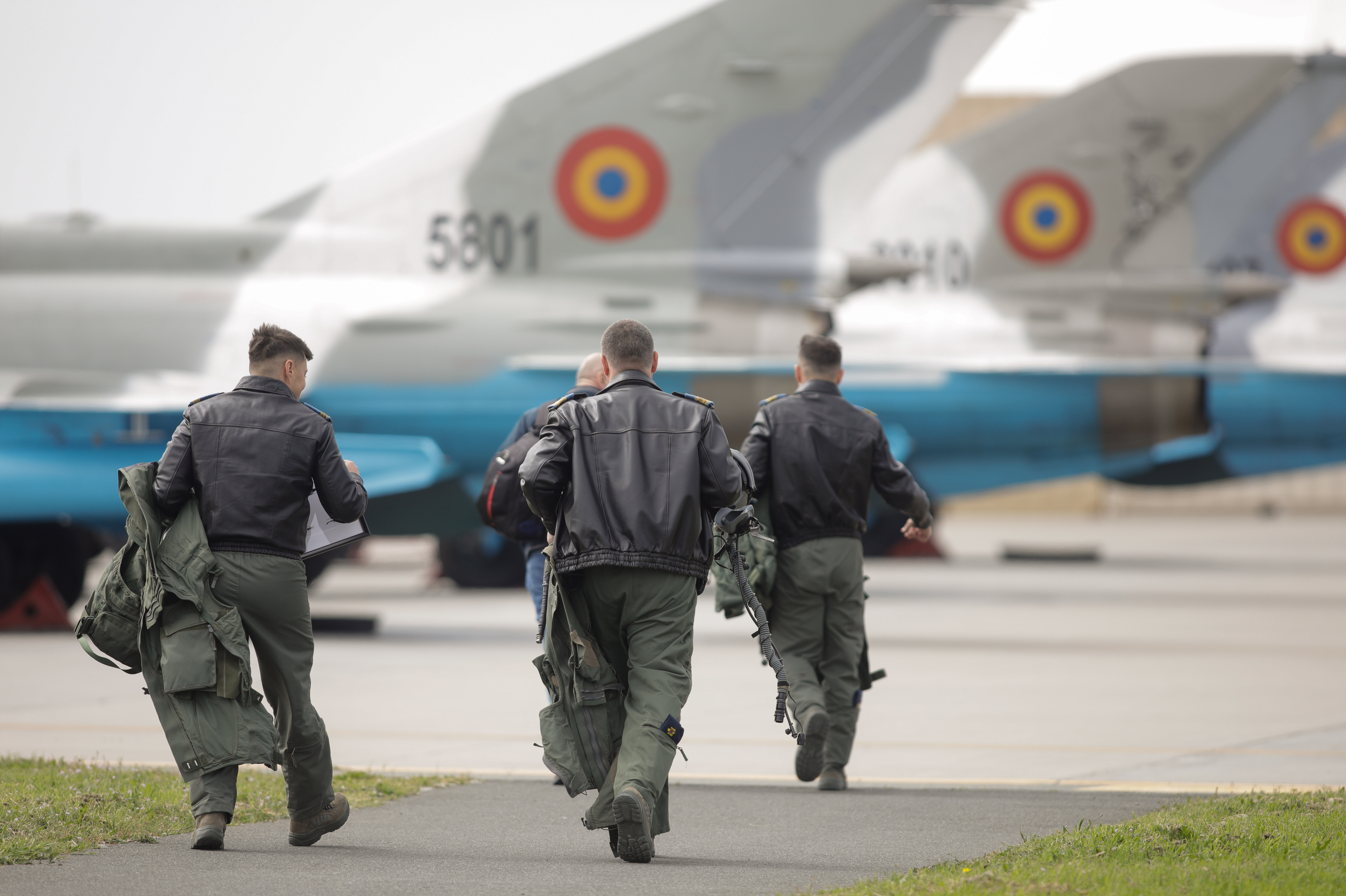 Un căpitan din Forțele Aeriene Române a murit după ce a încercat să salveze un câine căzut într-un bazin cu apă