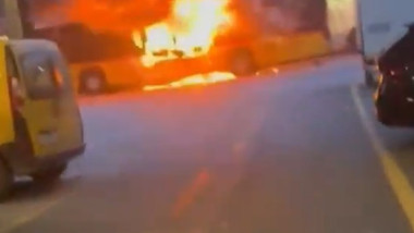 autobuz incendiu