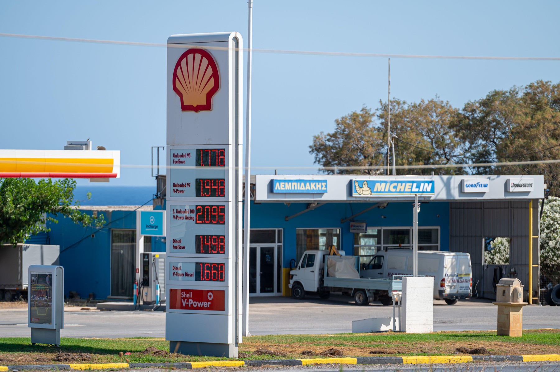 Grecia a decis să plafoneze marjele de profit la preţurile combustibililor