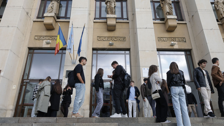 BUCURESTI - DESCHIDERE AN UNIVERSITAR - FACULTATEA DE DREPT - 30