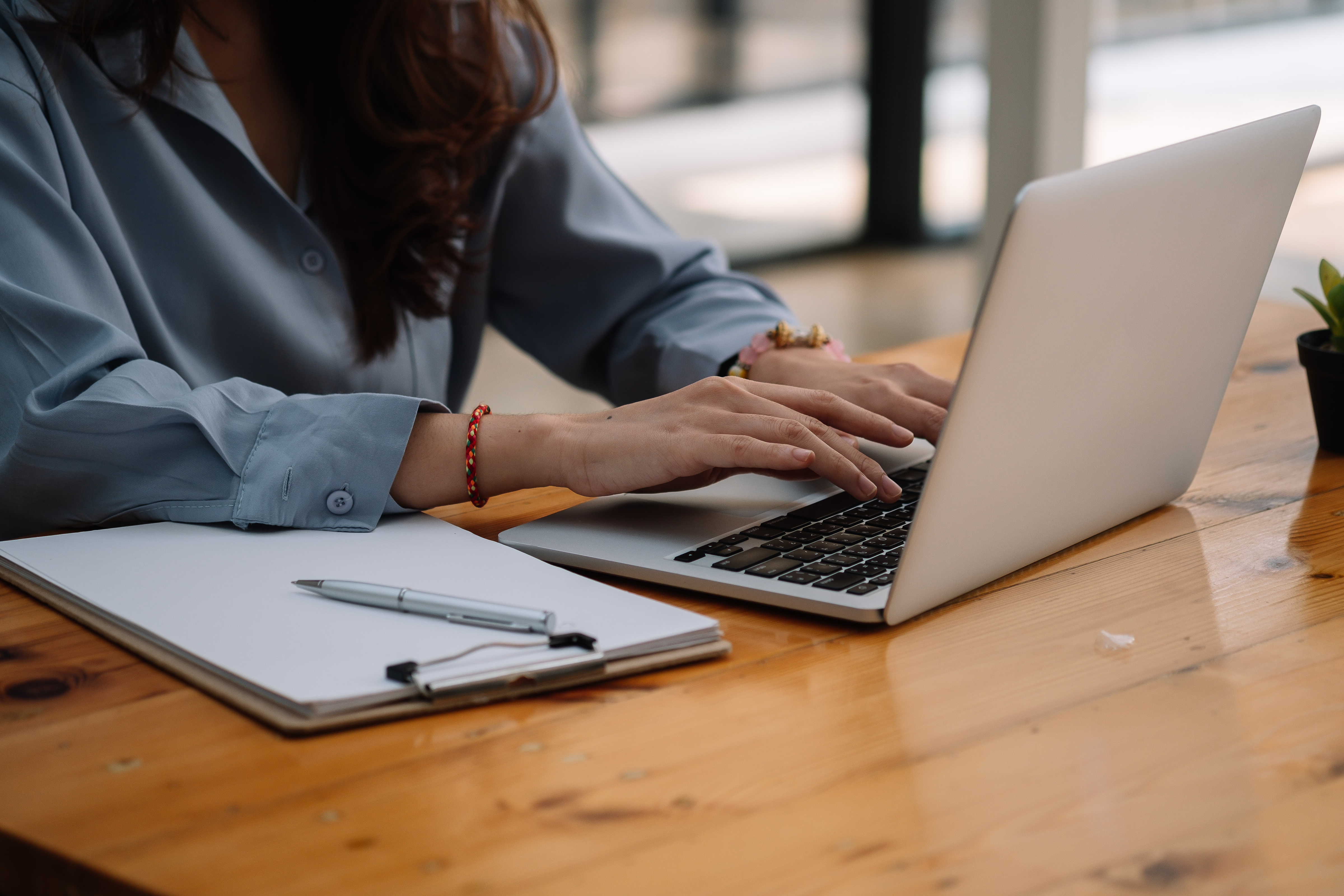 „MAI Digital”: Românii vor putea obține documente importante fără să mai meargă la ghișeu. Ce servicii publice sunt vizate