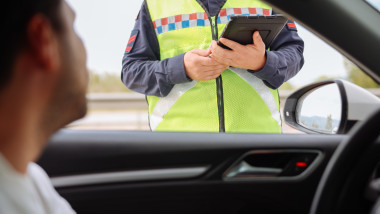 Ce sancțiuni riscă șoferii și pasagerii care nu poartă centura de siguranță. Foto Getty Images