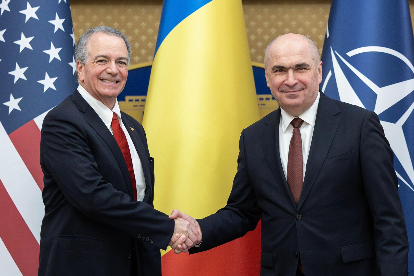 Bolojan l-a primit pe noul ambasador SUA la București și i-a prezentat decizia CSAT privind dislocarea de forțe americane în România
