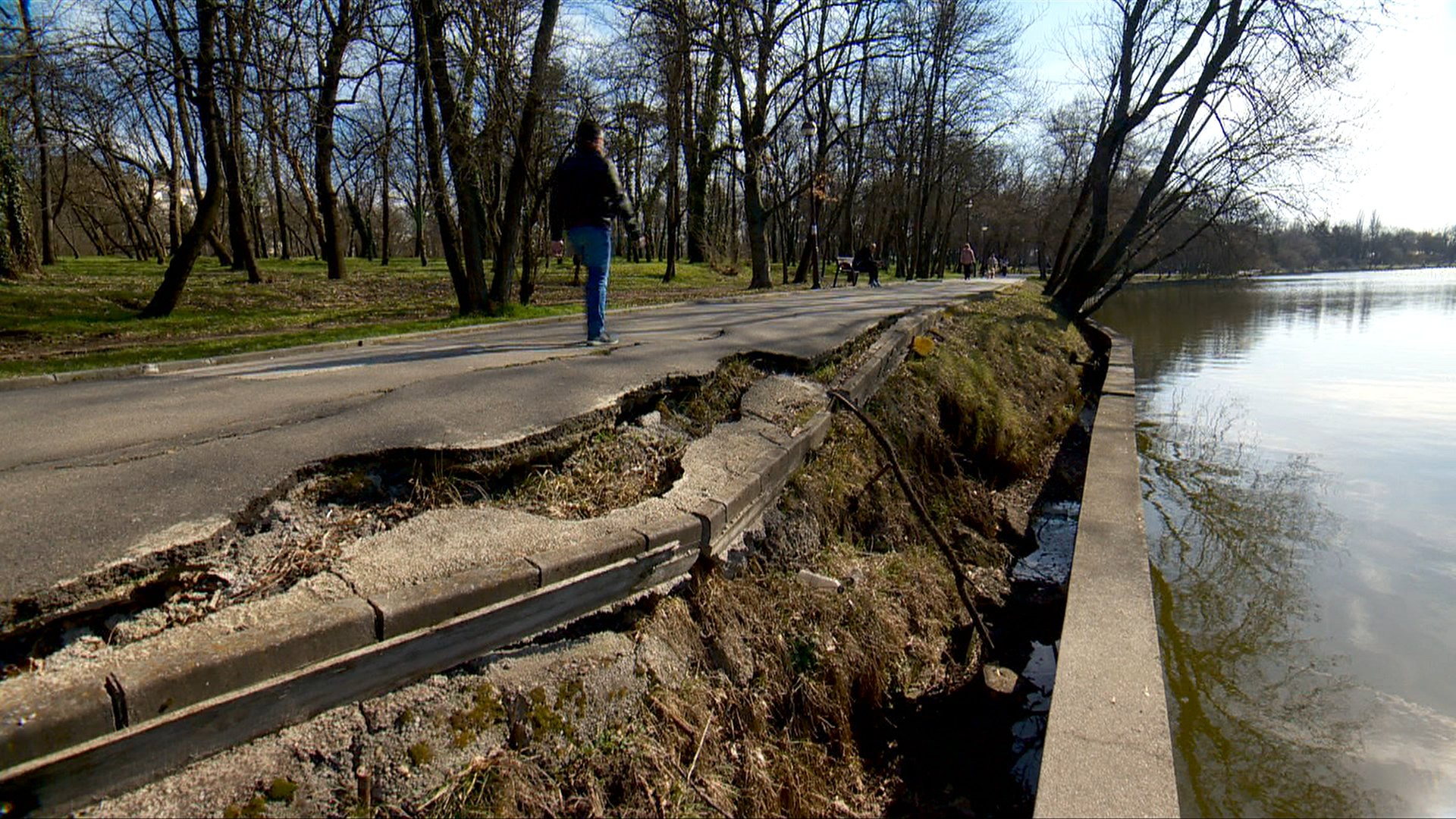 Dezastru în cel mai mare parc din București. Herăstrău, un simbol și monument istoric, este o ruină uitată de autorități