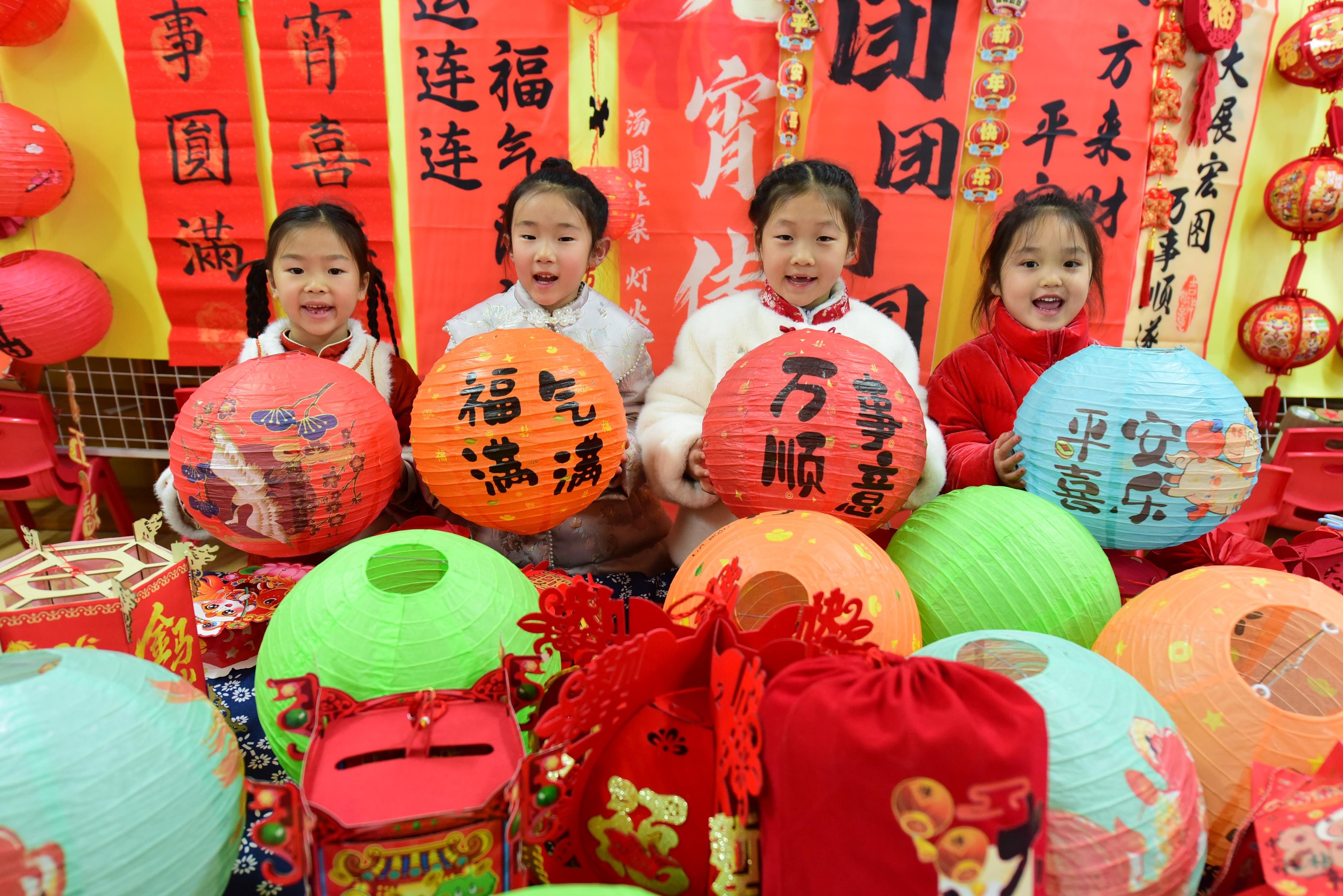 China impune noi reglementări pentru minorități. Ce este legea „unității etnice” și ce spun criticii Beijingului