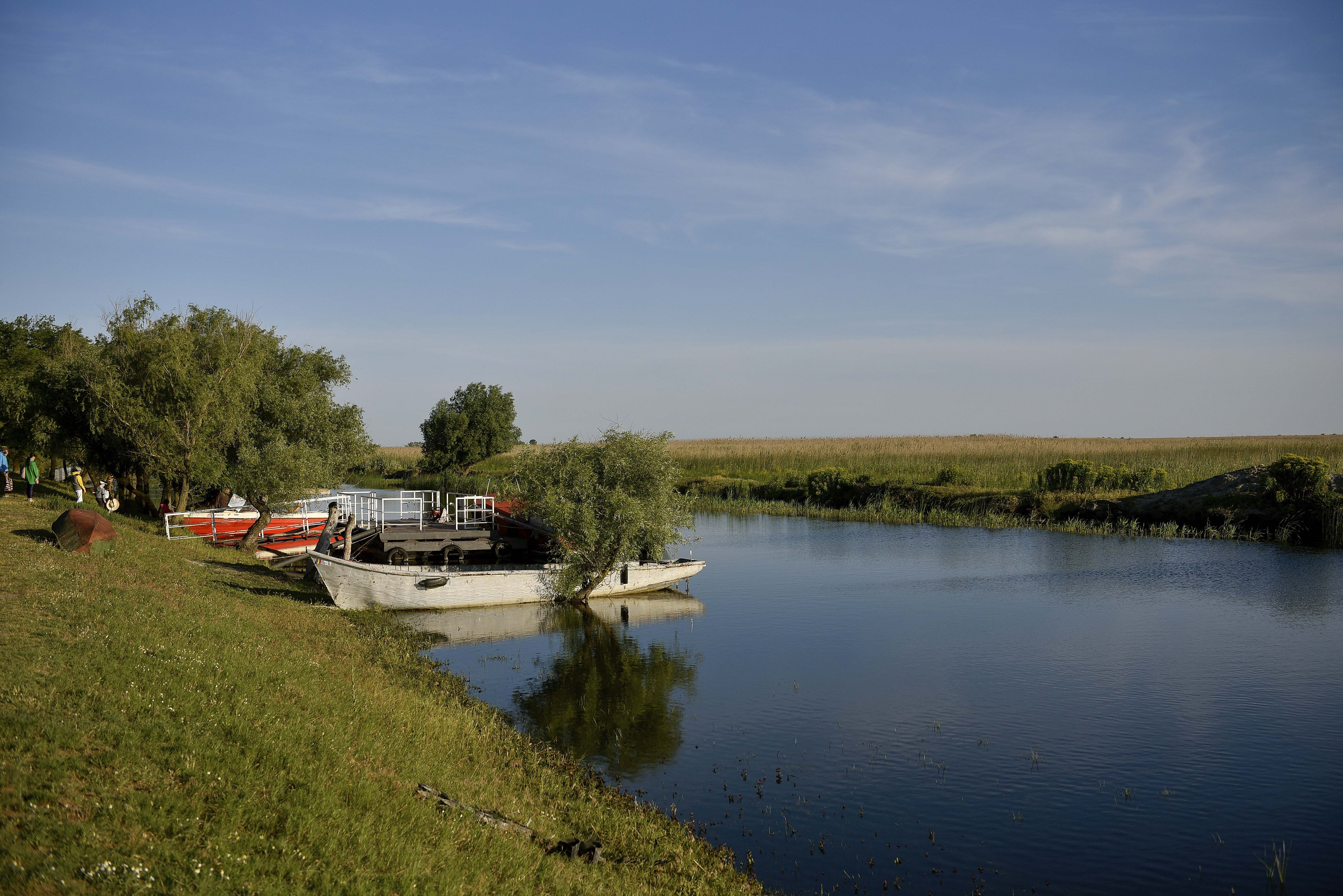 Incident naval pe Canalul Sulina. O ambarcaţiune aflată la ancoră s-a scufundat, după ce a fost lovită de un remorcher