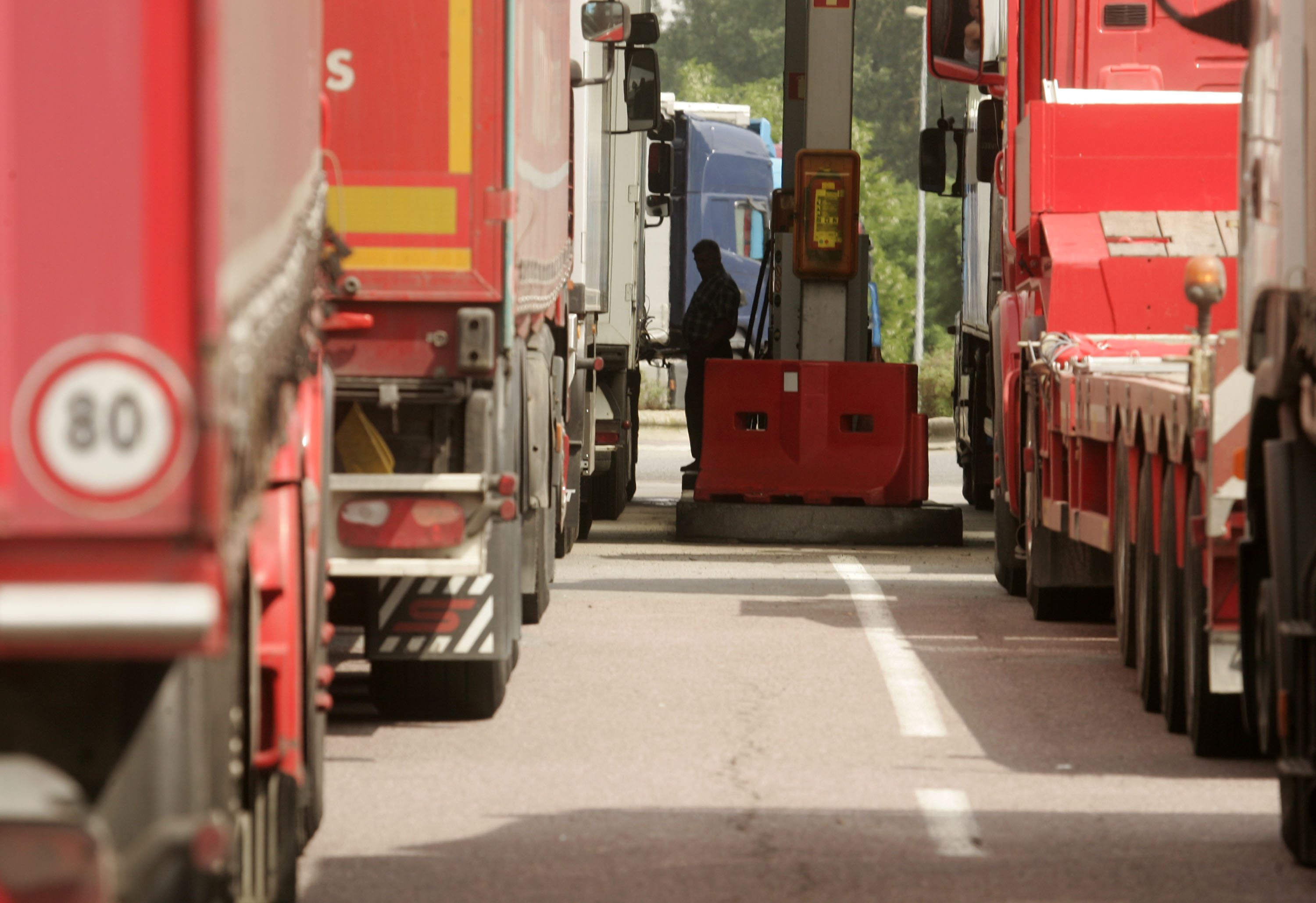 Guvernul vrea să prelungească sprijinul pentru transportatori până în 2026. Cât vor primi pentru fiecare litru de motorină