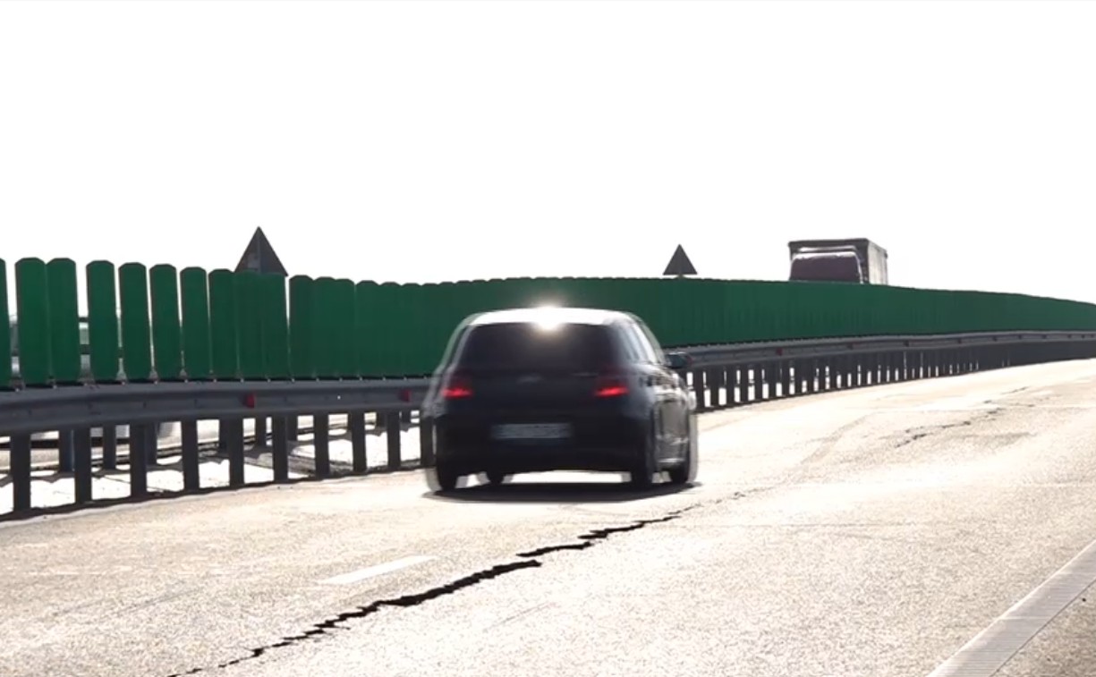 Fisuri adânci, denivelări și un adevărat pericol pentru șoferi: Cum arată DEx Craiova-Pitești la mai puțin de un an de la inaugurare