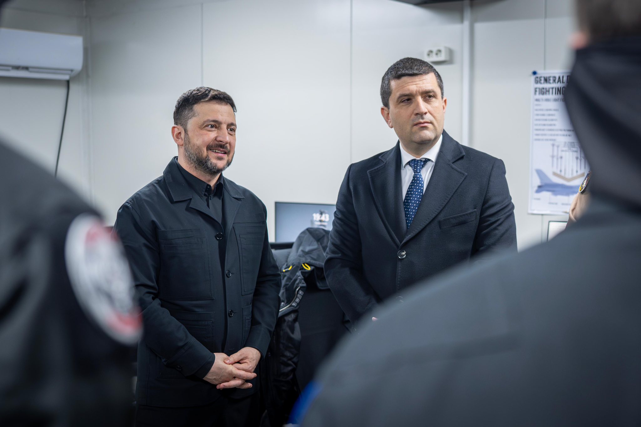 Zelenski și ministrul Apărării, Radu Miruță, vizită la Baza 86 Aeriană de la Borcea. Discuții despre pregătirea piloților ucraineni