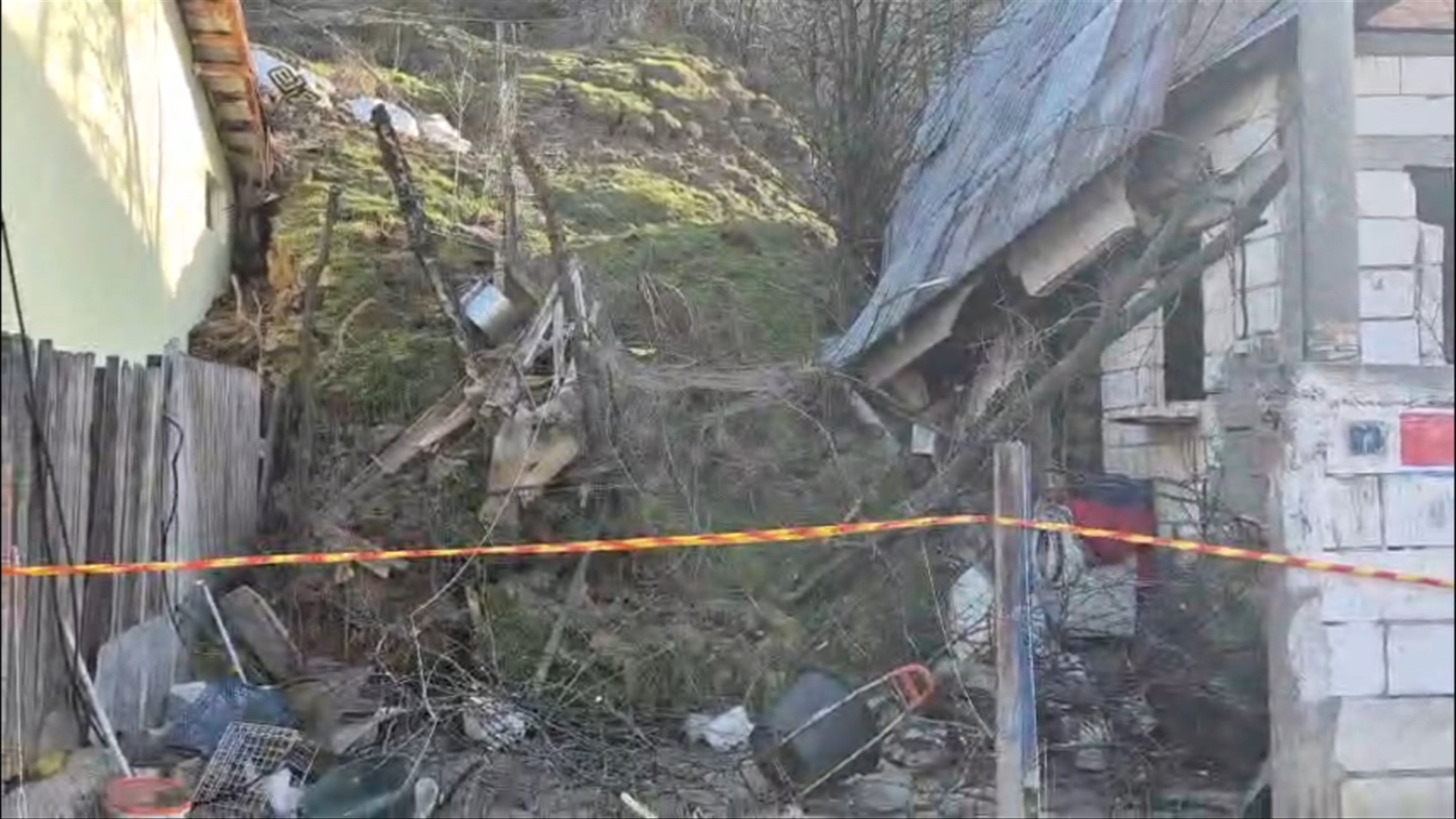 Pericol la Slatina: alunecarea de teren continuă să avanseze. Autoritățile iau în calcul noi evacuări