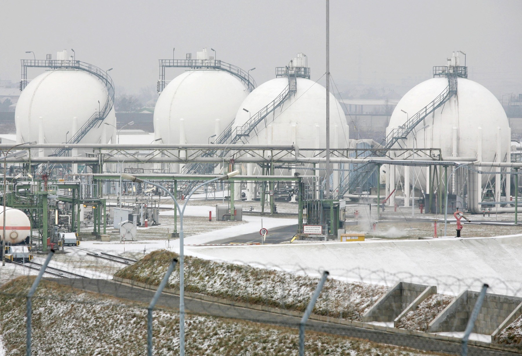 Împovărată cu datorii, Europa are puţine opţiuni pentru a atenua impactul exploziei preţurilor la energie